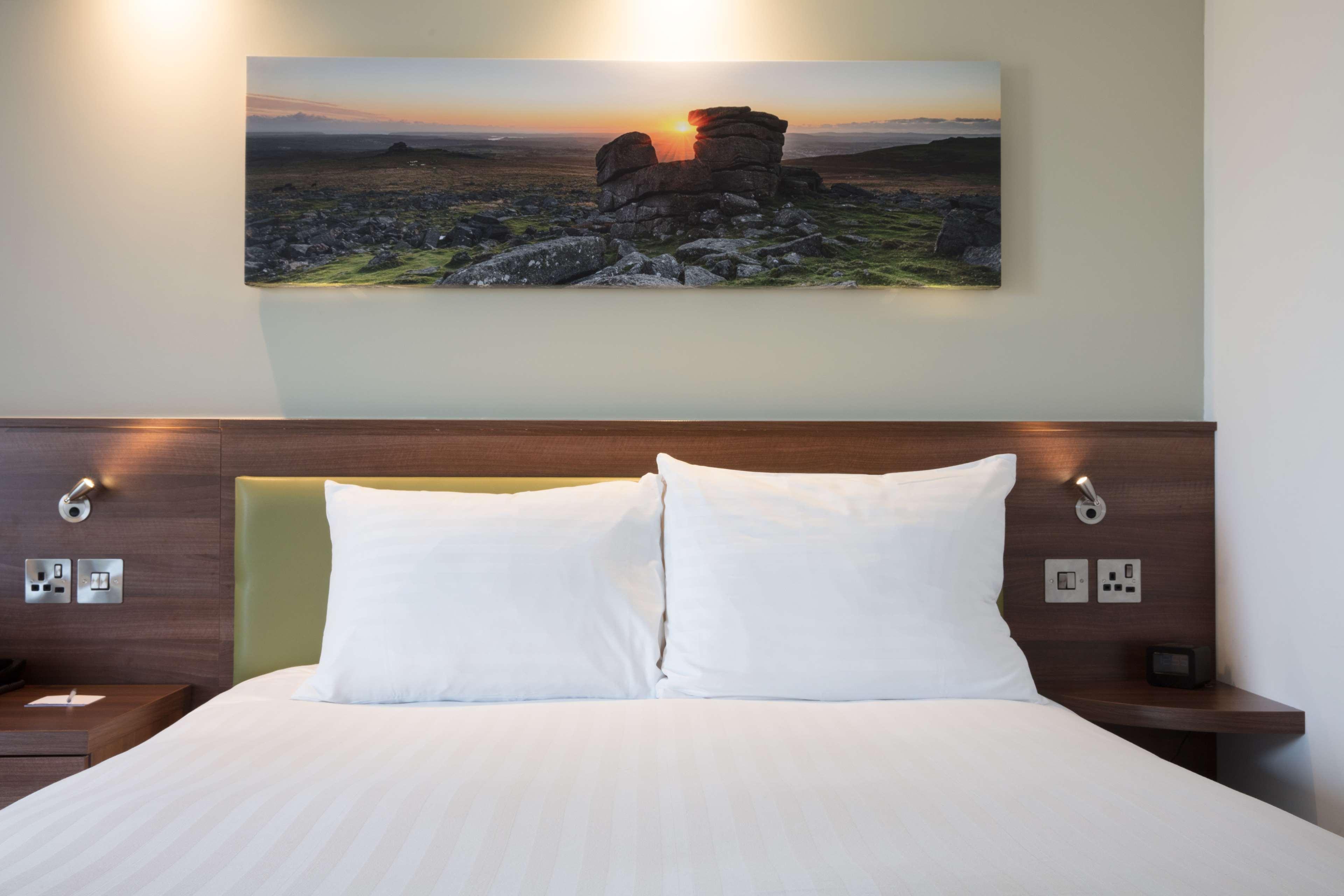 Hampton By Hilton Exeter Airport Hotel Woodbury Bagian luar foto