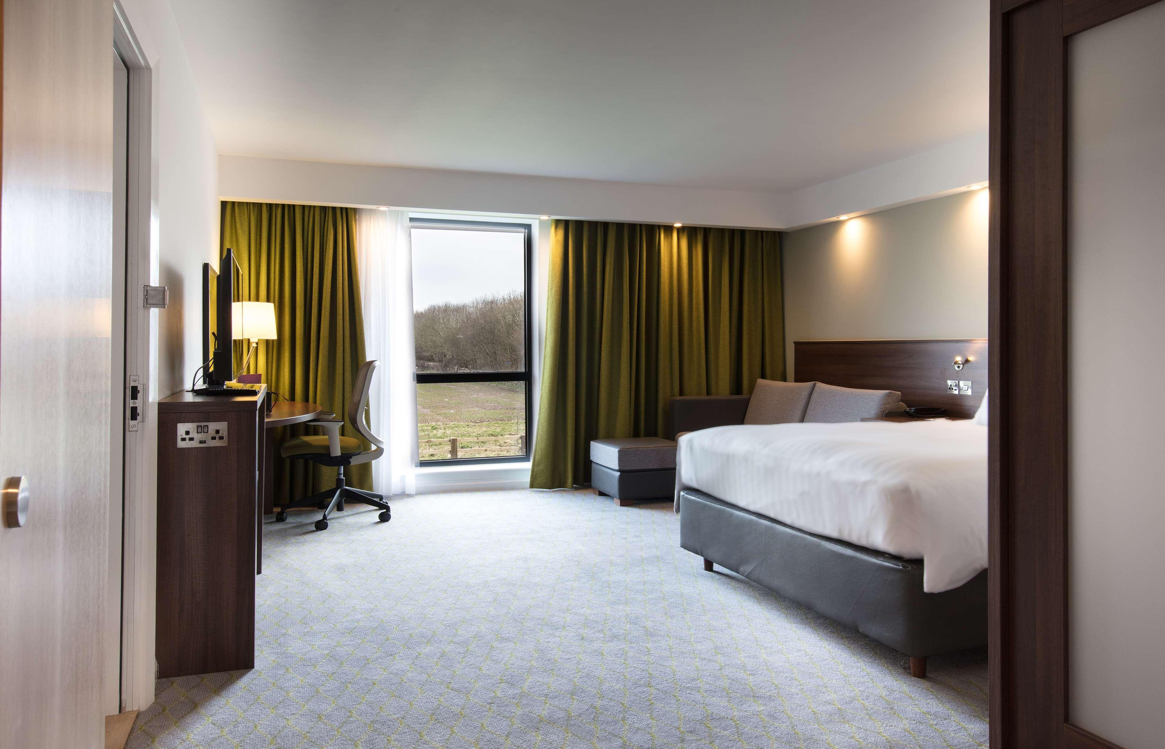 Hampton By Hilton Exeter Airport Hotel Woodbury Bagian luar foto