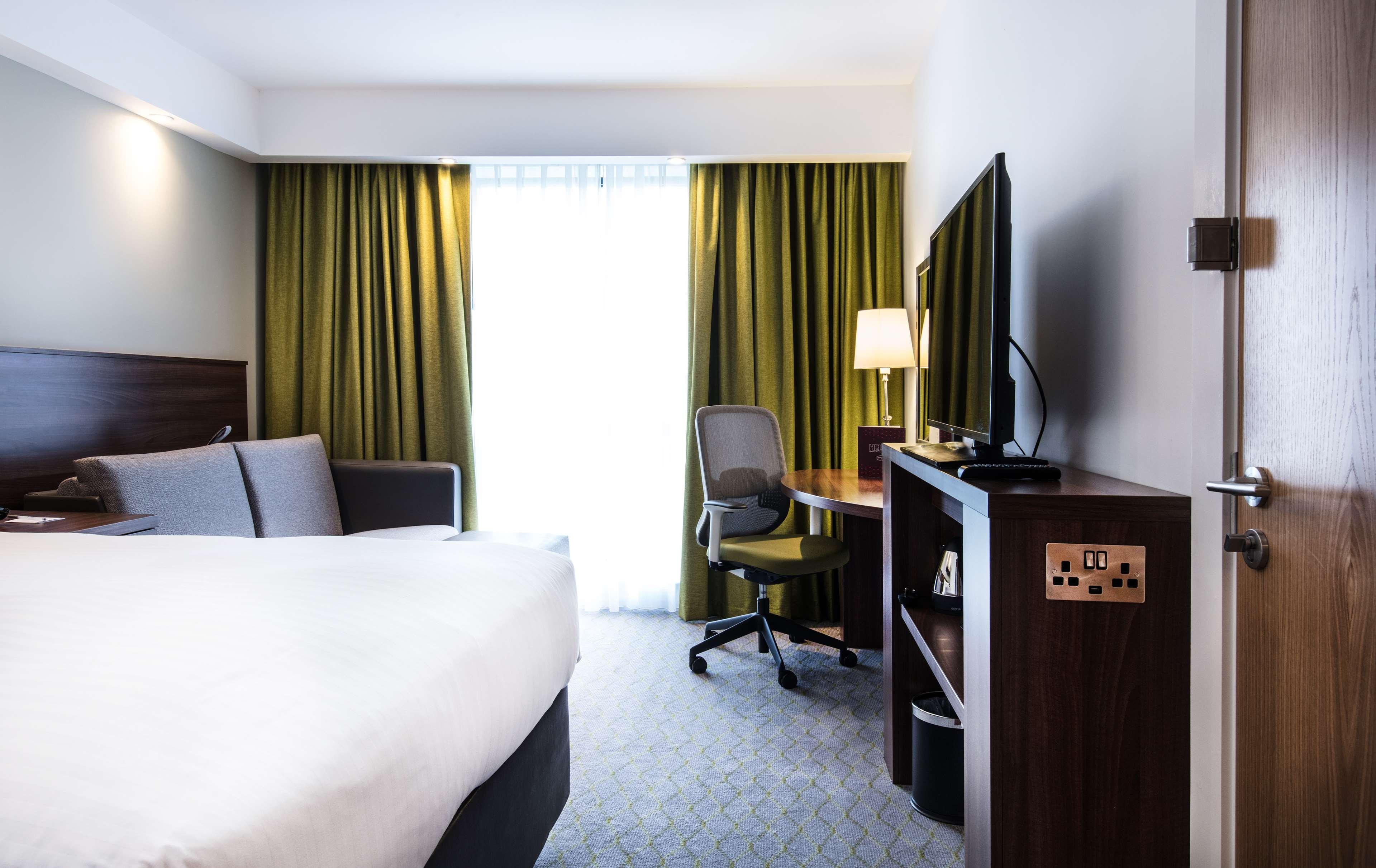 Hampton By Hilton Exeter Airport Hotel Woodbury Bagian luar foto