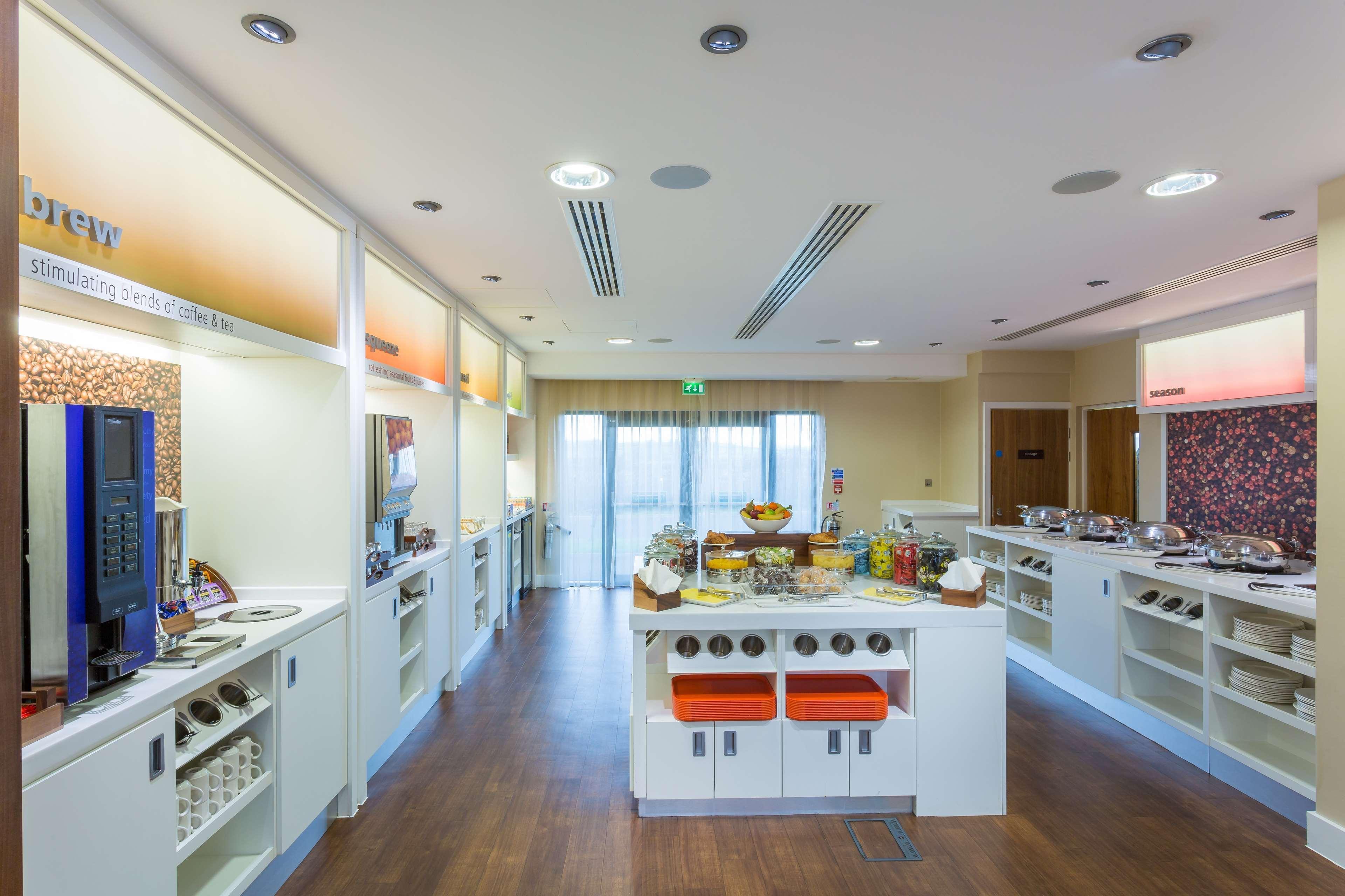 Hampton By Hilton Exeter Airport Hotel Woodbury Bagian luar foto