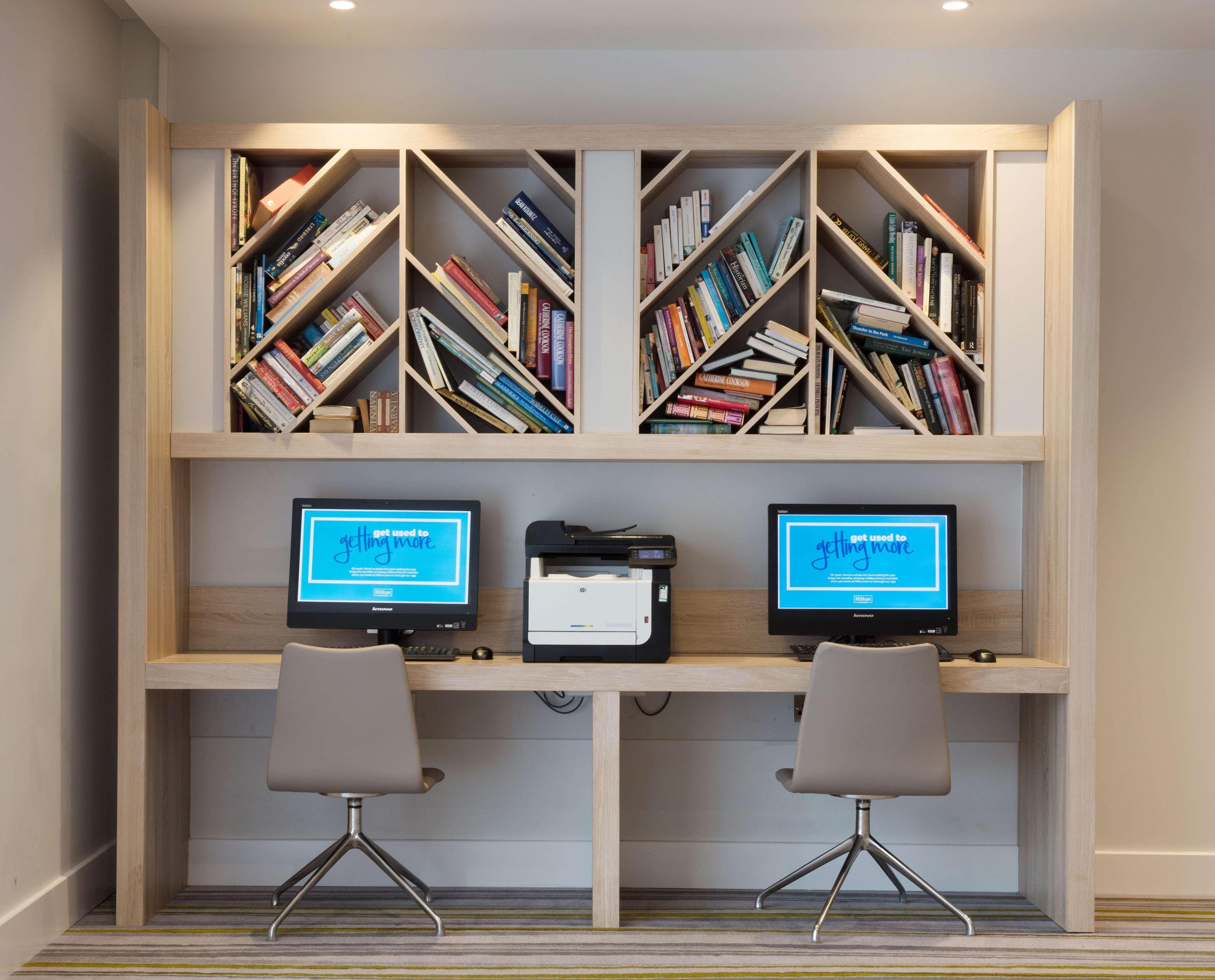 Hampton By Hilton Exeter Airport Hotel Woodbury Bagian luar foto