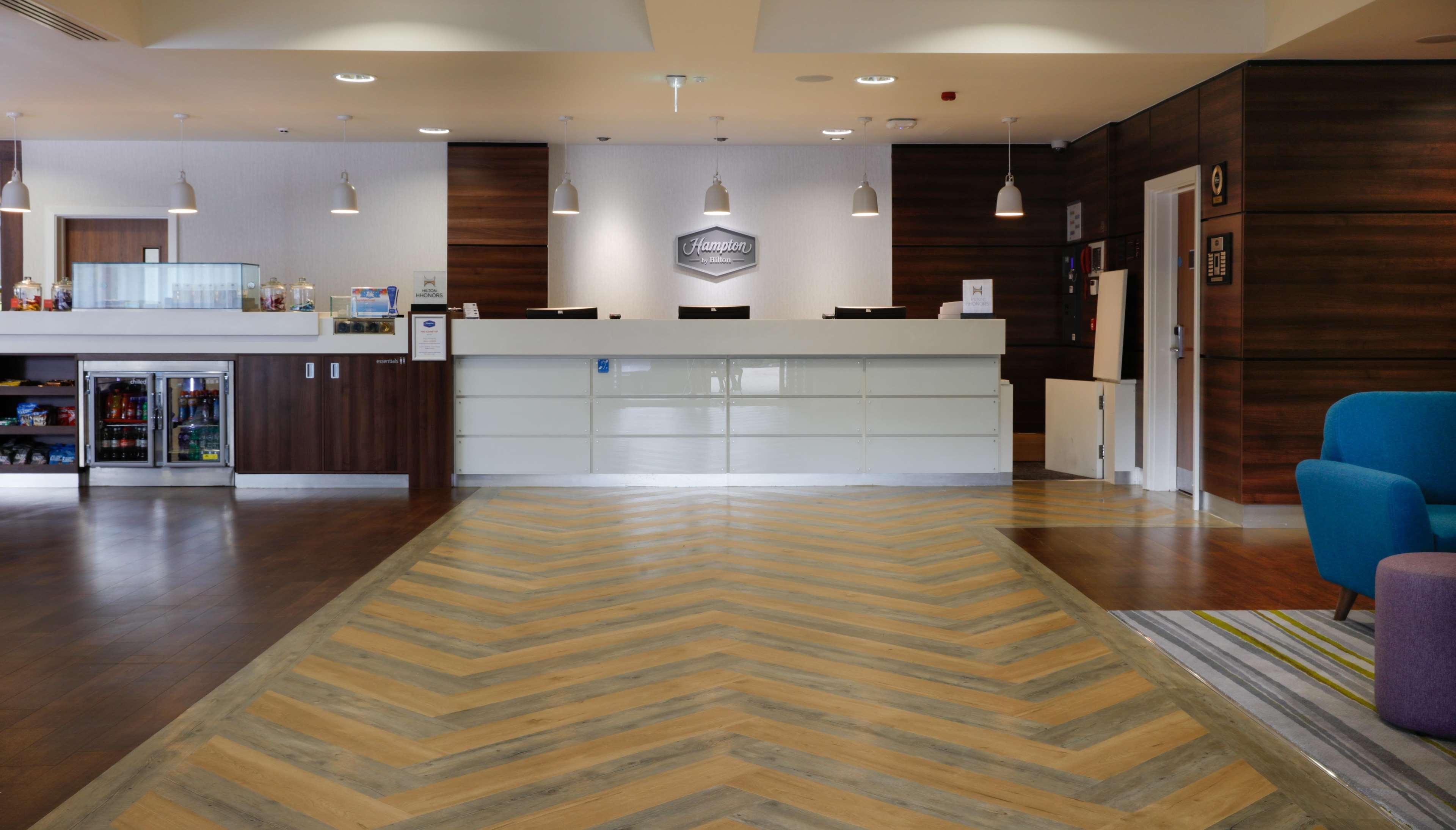 Hampton By Hilton Exeter Airport Hotel Woodbury Bagian luar foto