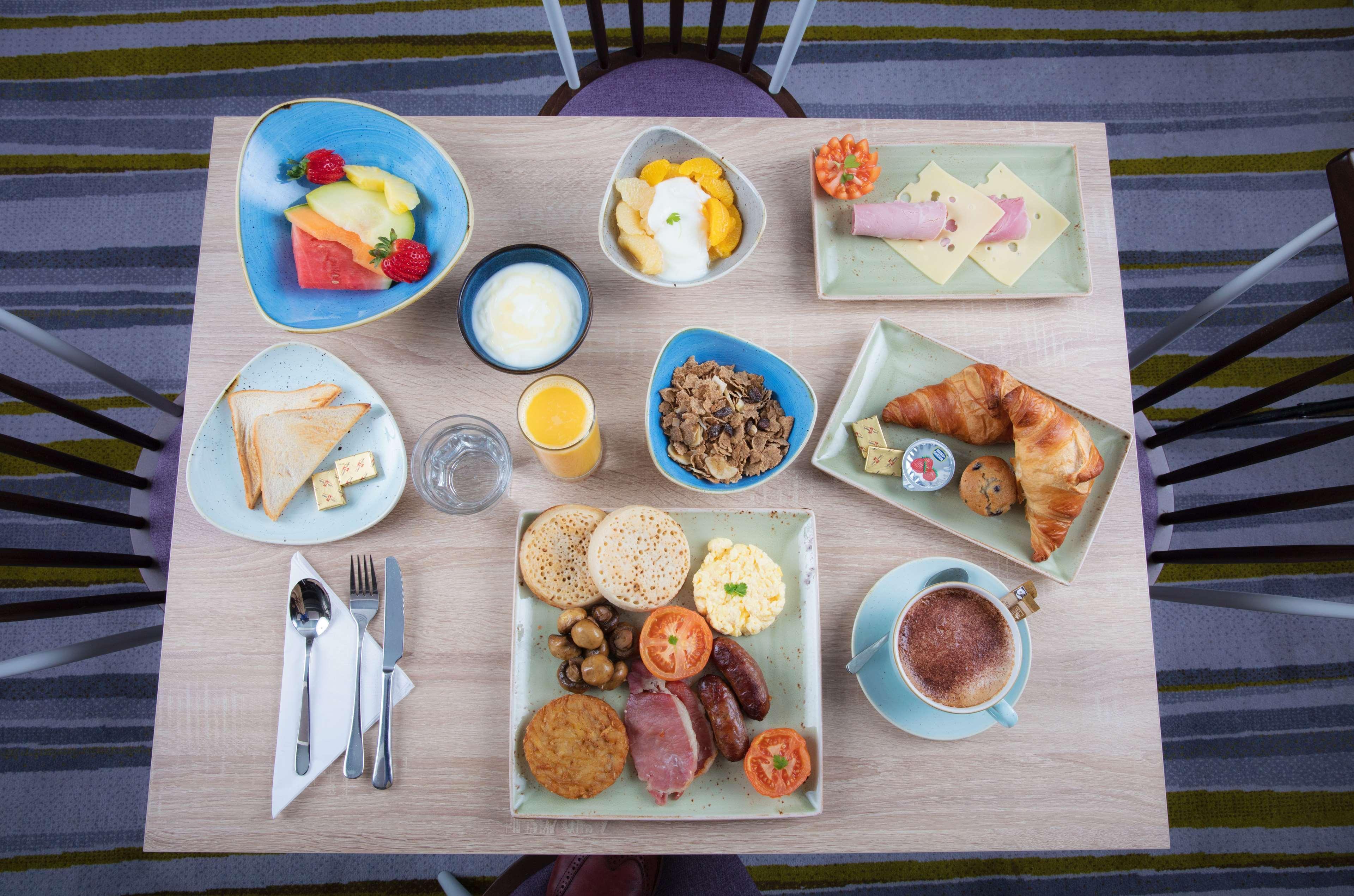Hampton By Hilton Exeter Airport Hotel Woodbury Bagian luar foto