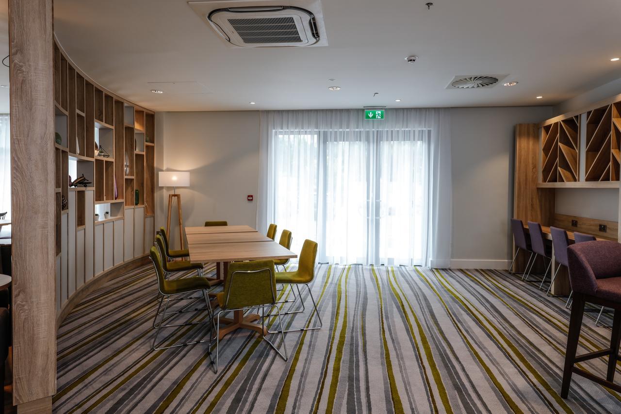 Hampton By Hilton Exeter Airport Hotel Woodbury Bagian luar foto