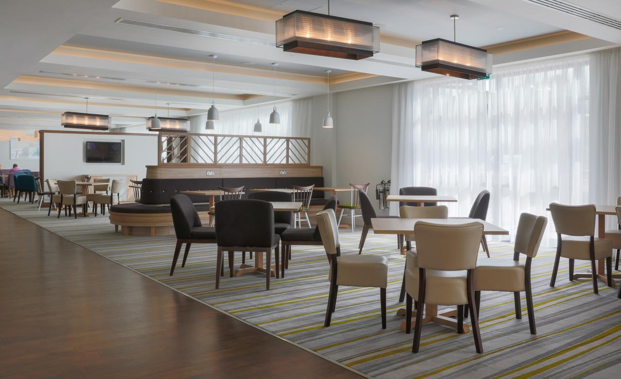 Hampton By Hilton Exeter Airport Hotel Woodbury Bagian luar foto