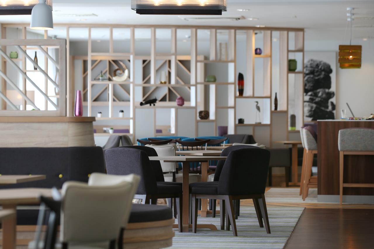 Hampton By Hilton Exeter Airport Hotel Woodbury Bagian luar foto