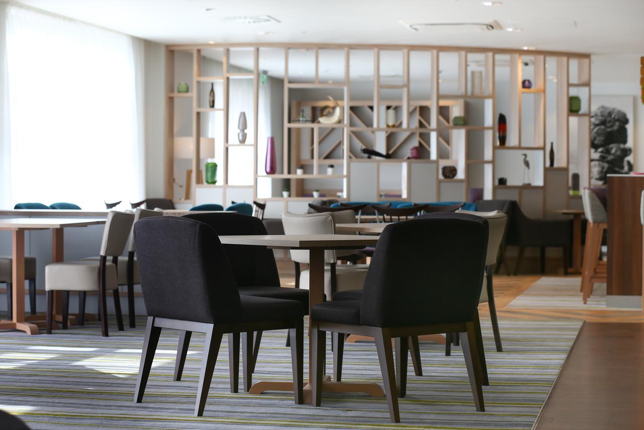 Hampton By Hilton Exeter Airport Hotel Woodbury Bagian luar foto