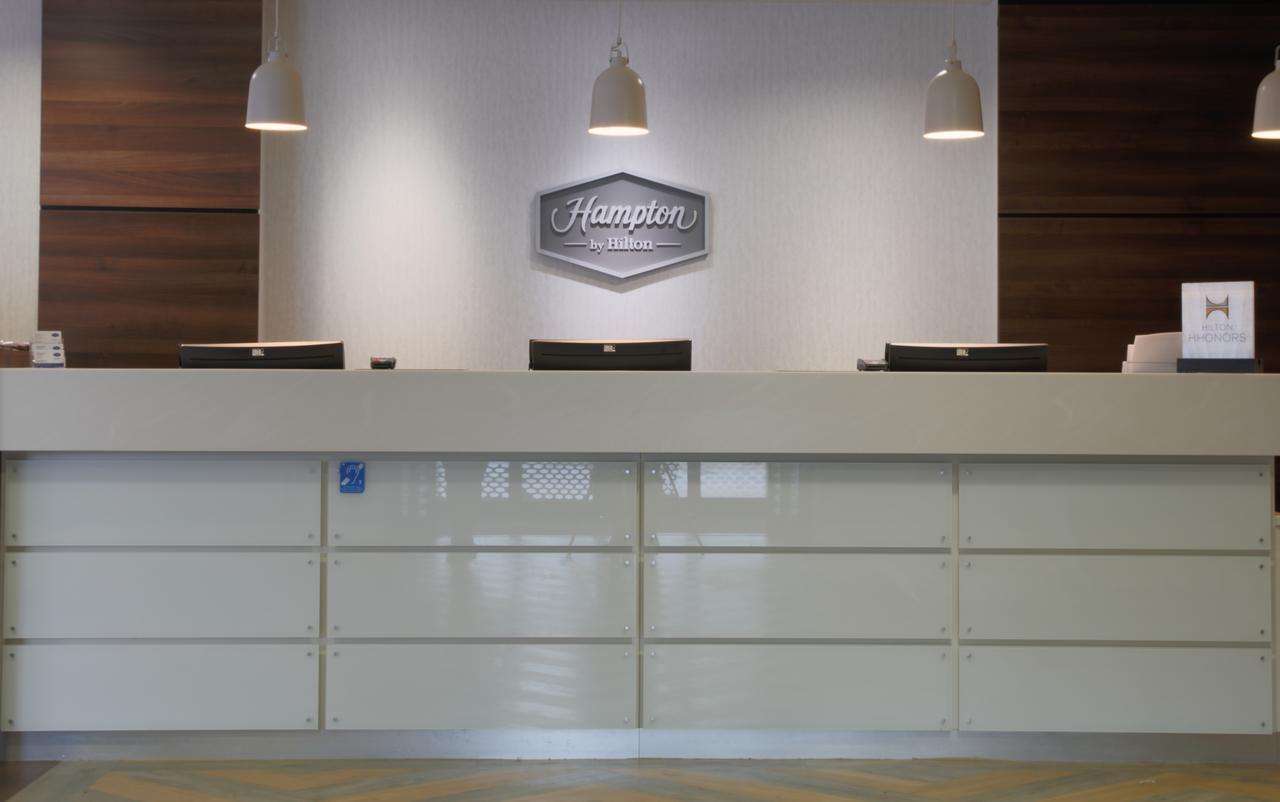 Hampton By Hilton Exeter Airport Hotel Woodbury Bagian luar foto