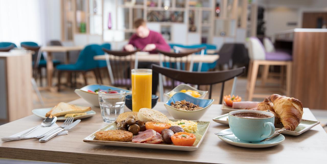 Hampton By Hilton Exeter Airport Hotel Woodbury Bagian luar foto