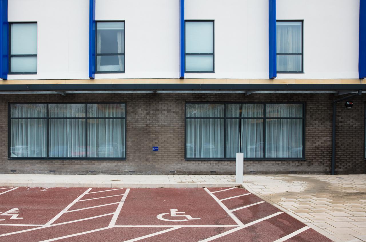 Hampton By Hilton Exeter Airport Hotel Woodbury Bagian luar foto